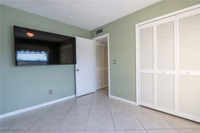 Building Photo - 6110 Whiskey Creek Dr