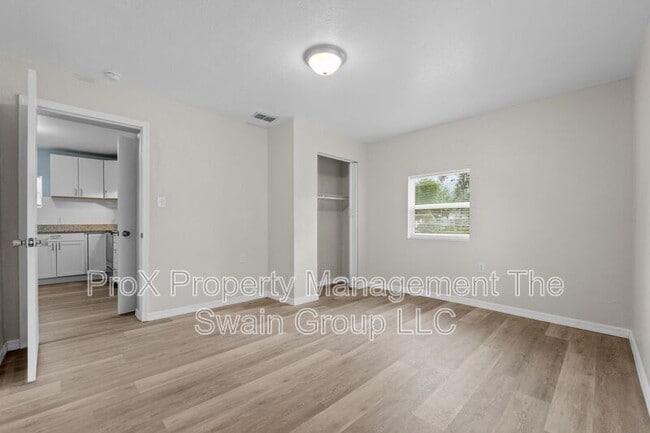 Building Photo - 515 S Charleston Ave