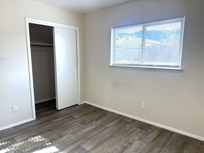 Building Photo - 940 Chelwood Park Blvd NE