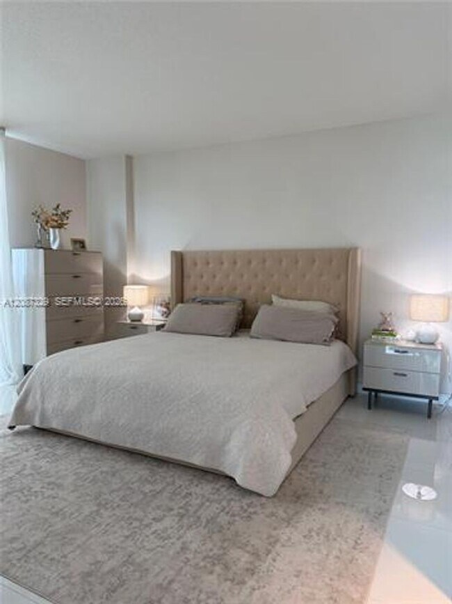 Building Photo - 200 Sunny Isles Blvd