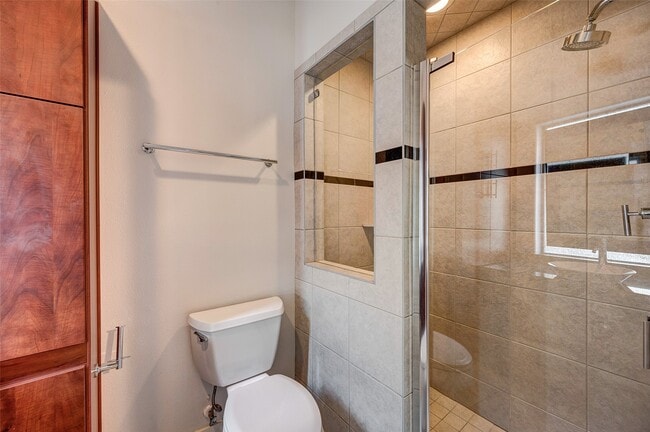 Building Photo - 1729 Reinerman St