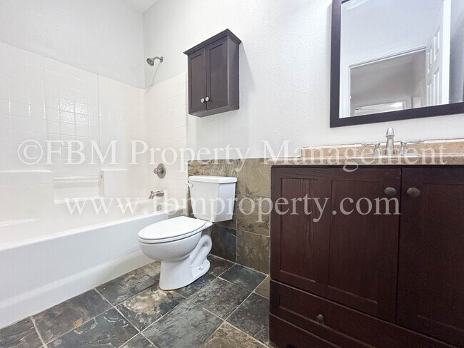 Building Photo - 1203 N Clay St