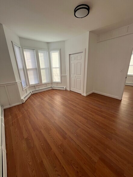 Building Photo - 211 Oxford St