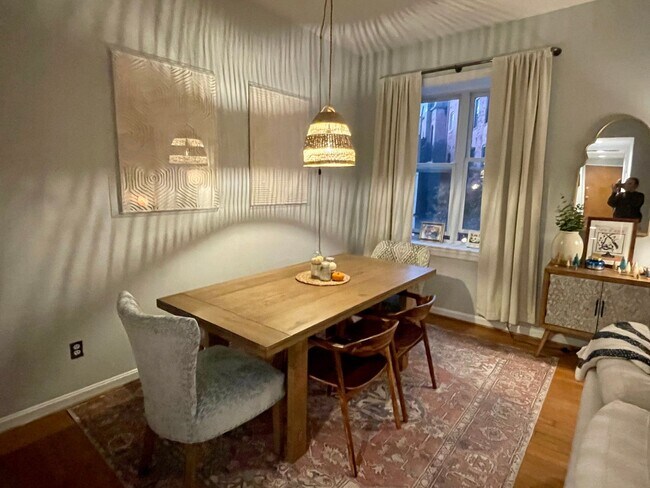 Building Photo - Beautiful Dupont 1Br w/ Historic Charm, 97 Walkscore!