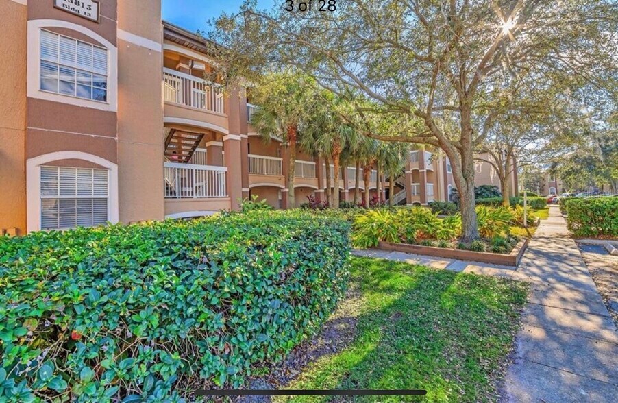 Building Photo - 13803 Fairway Island Dr