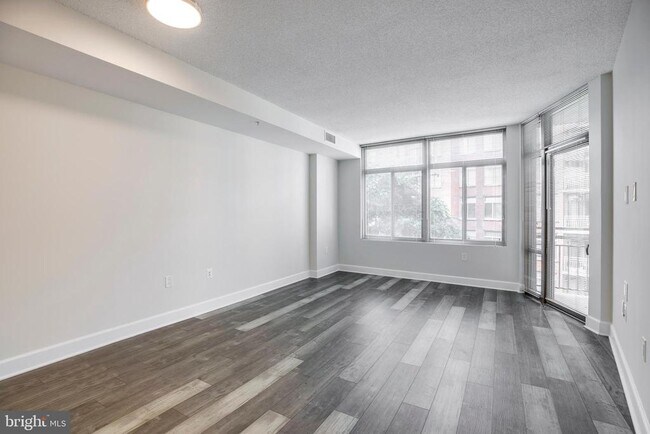 Building Photo - 3600 S Glebe Rd