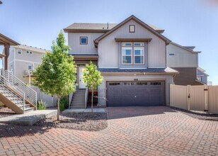 Building Photo - Beautiful 3 Bedroom Carriage House in Bann...