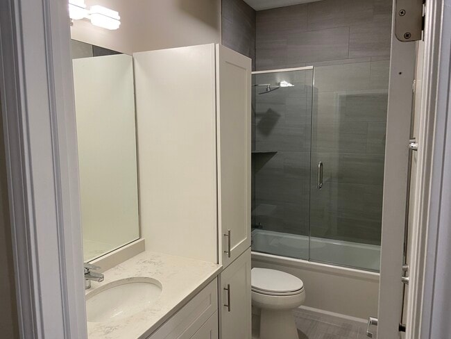 Building Photo - 1837 W North Ave