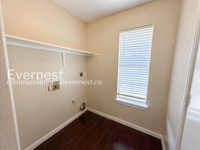 Building Photo - 2875 Southampton Way