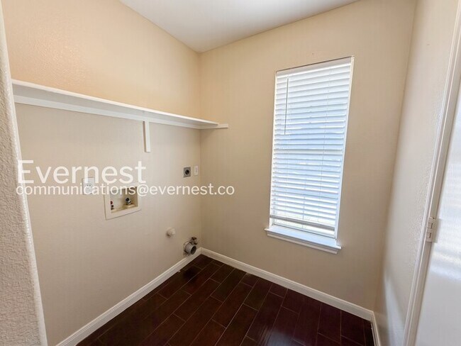Building Photo - Modern Town Home with Fenced Backyard and Attached Garage