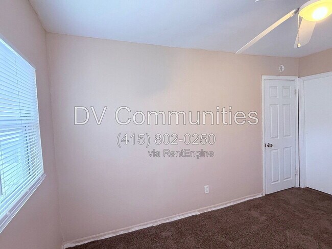 Building Photo - 986 22nd Ave S