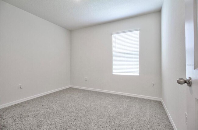 Building Photo - 3302 Pine Lily Ave