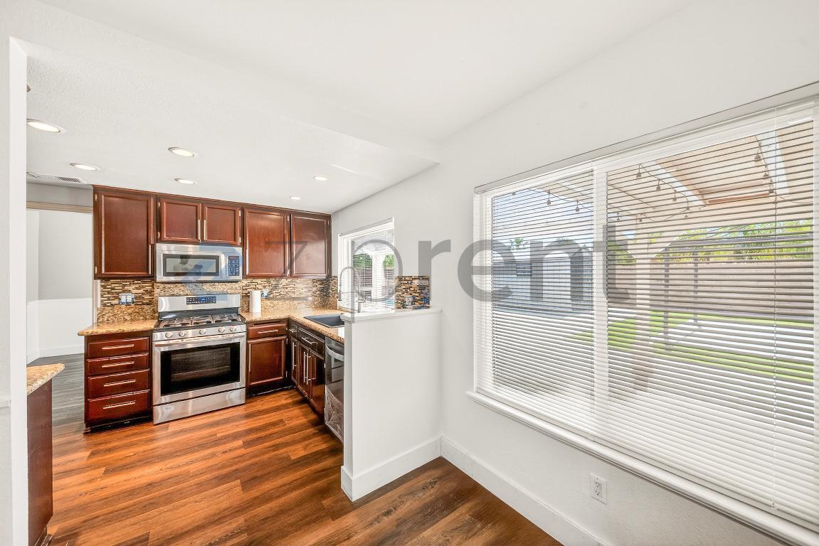 Building Photo - 318 Mesa Verde Ave