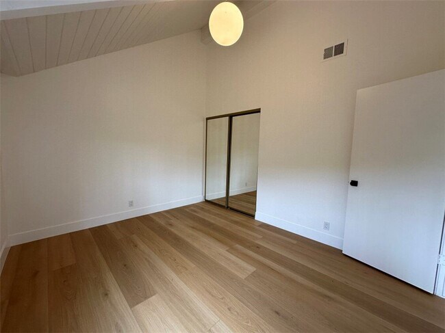 Building Photo - 215 Jo Anne Pl