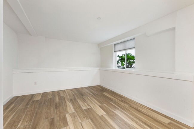 Building Photo - Modern 1BR Apartment in Prime Queen Anne L...