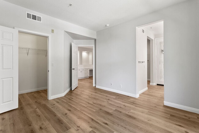 Building Photo - 37 Stepping Stone