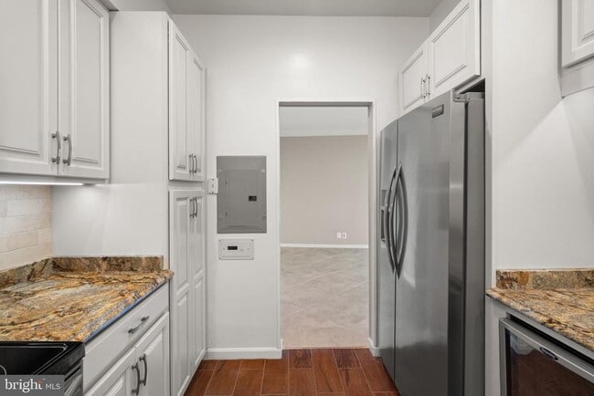 Building Photo - 1805 Crystal Dr
