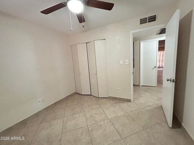 Building Photo - 4014 W Christy Dr