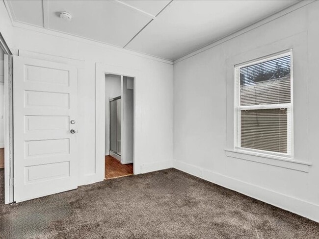 Building Photo - 333 E Ivy St