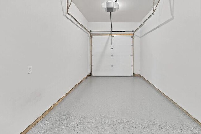 Building Photo - Stylish & Move-In Ready Homes in the Desir...