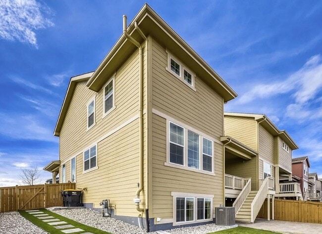 Building Photo - Luxurious CORNER LOT - 3bd 2.5 paired home in Dove Village!