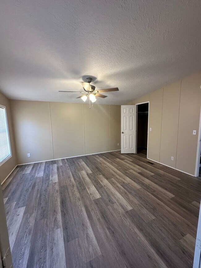 Building Photo - 3 Bed 2 Bath Waterfront Property - Under Renovations