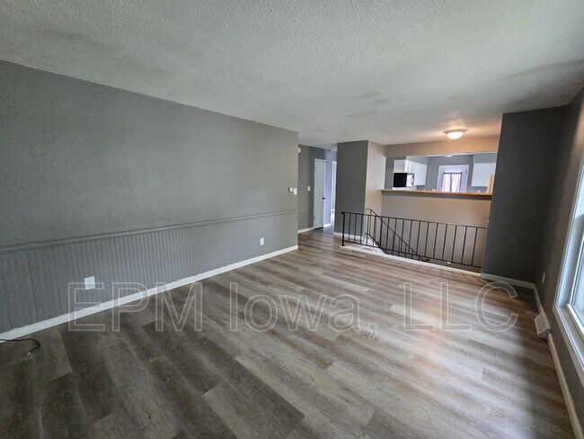 Building Photo - 1242 Edgewood Dr
