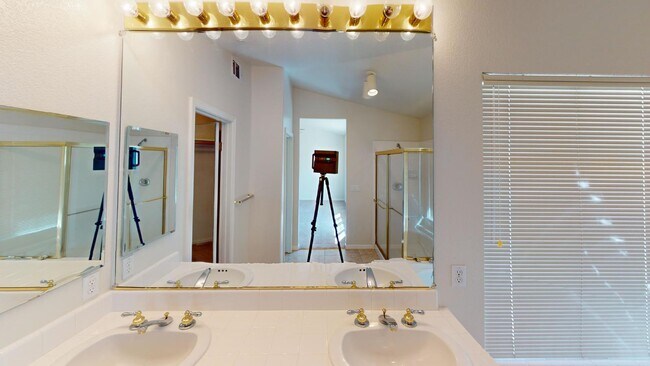 Building Photo - 4700 Hunter Peak Ct