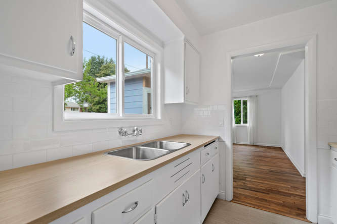 Kitchen - 8808 N Peninsular Ave