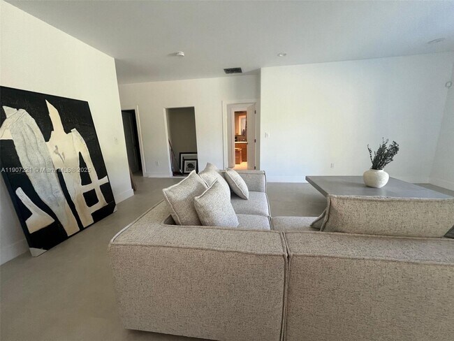 Building Photo - 12790 SW 91 Ave