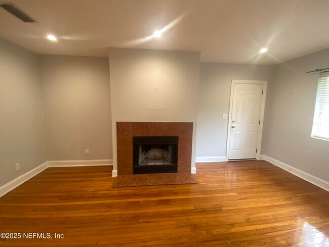 Building Photo - 2159 Riverside Ave