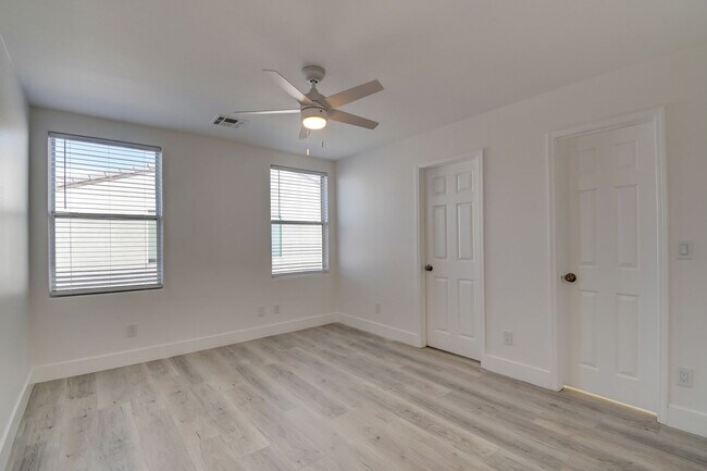 Building Photo - BEAUTIFUL 2 STORY SINGLE FAMILY HOME WITH 3 BEDROOMS AND 2.5 BATHS LOCATED IN SOUTHWEST