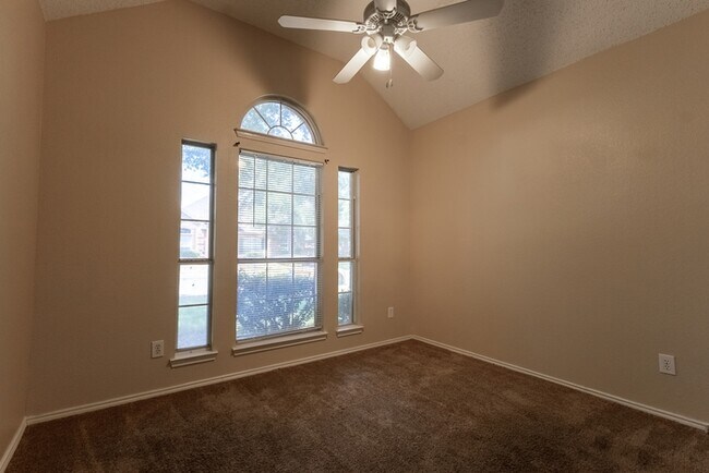 Building Photo - 7414 Westhaven Dr