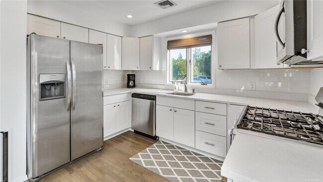 Building Photo - 19 Rogers Ln