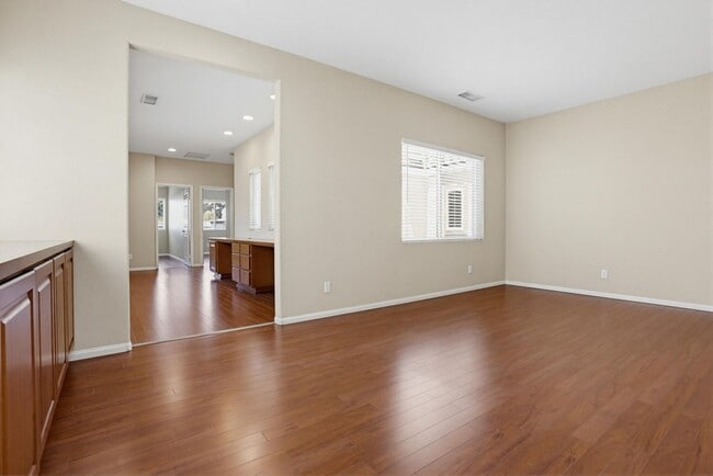 Building Photo - 3 Bedroom Home Available Now!