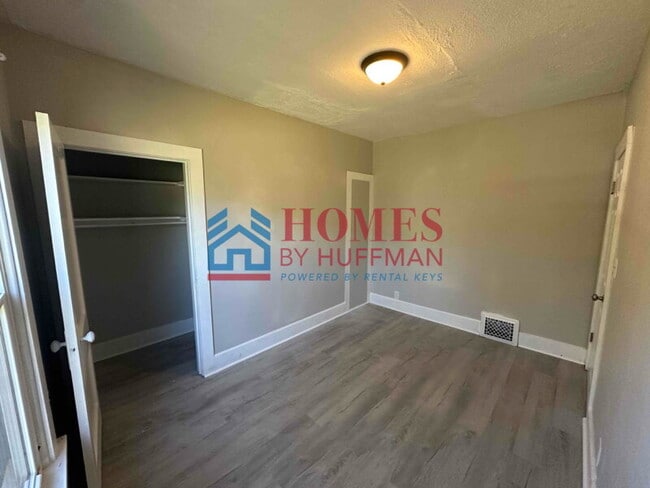 Building Photo - Two Bedroom House | Move in Ready | Deposi...