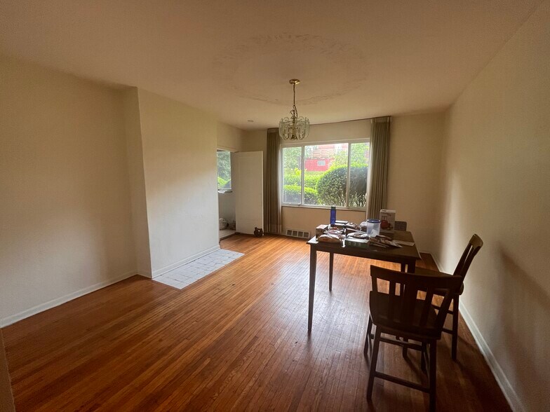 Building Photo - 5604 Pocusset St