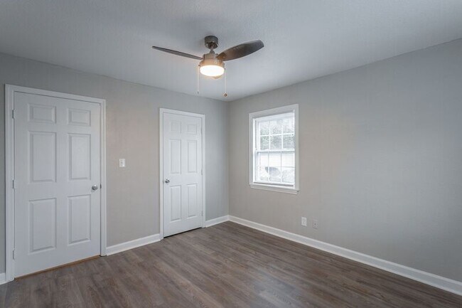 Building Photo - 1006 Glenwood Dr