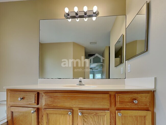 Building Photo - 1201 SW Minyo Ave