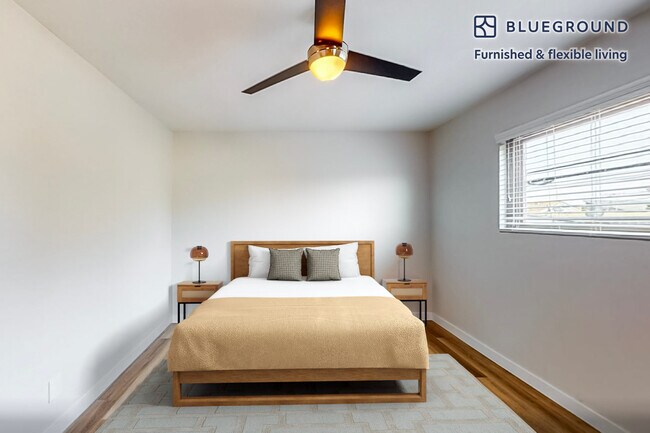 Building Photo - 2106 Manhattan Beach Blvd