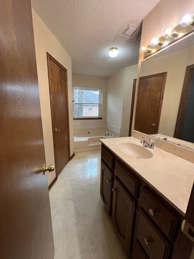 Building Photo - 203 Kimball Dr