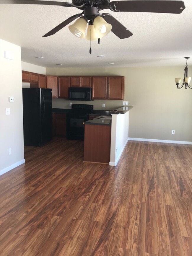 Building Photo - 3 BEDROOM 2.5 BATHROOM SADDLE RIDGE TOWNHOUSE