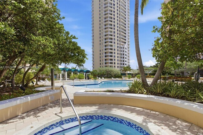 Building Photo - 888 Brickell Key Dr