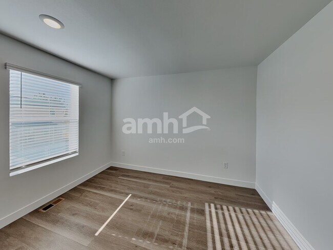 Building Photo - 4816 85th Dr NE