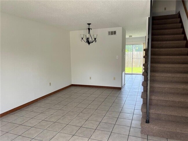 Building Photo - 203 Maryland Dr