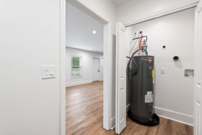 Building Photo - Location, Location - Duplex Unit A - 636 Francis PL NW/ 2 bedroom, 2 bath - off street parking $1...