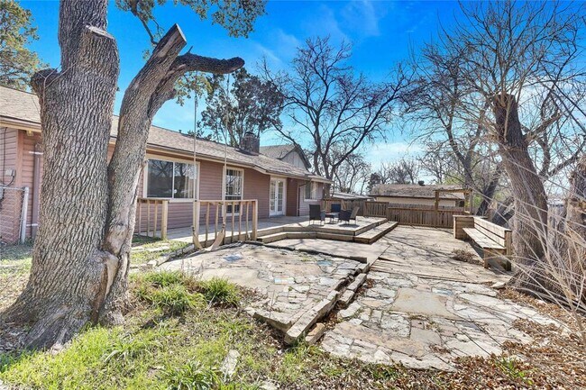 Building Photo - 1002 Bodark Ln