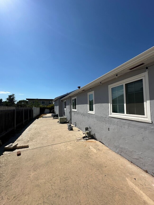 Building Photo - Fletcher Hills/El Cajon 3Br House 1/2 OFF ...