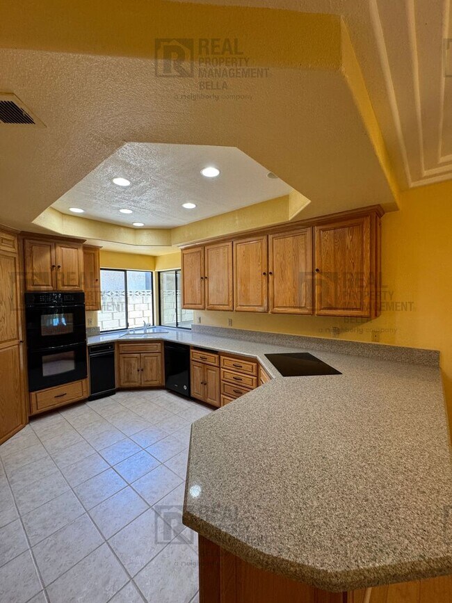 Building Photo - Waterfront Living in Canyon Lake!