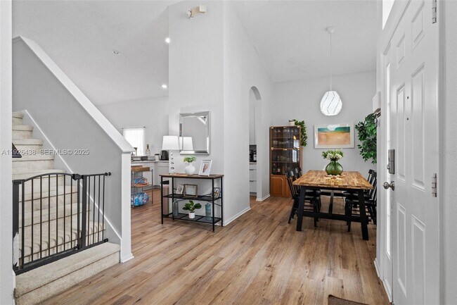 Building Photo - 128 Emeraldview Ave